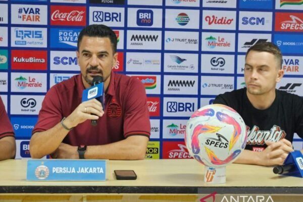 Tentu! Berikut adalah beberapa alternatif judul untuk "Doni Tri dapat dimainkan saat Persija Jakarta jamu Semen Padang":

Doni Tri Siap Turun Saat Persija Jakarta Hadapi Semen Padang
Persija Jakarta Turunkan Doni Tri Saat Jamu Semen Padang
Doni Tri Tersedia untuk Persija Jakarta Saat Lawan Semen Padang
Pertandingan Persija Jakarta melawan Semen Padang: Doni Tri Dapat Beraksi
Doni Tri Dapat Bergabung di Laga Persija Jakarta vs Semen Padang
Persija Jakarta Menyambut Kembalinya Doni Tri Saat Jamu Semen Padang

Silakan pilih atau modifikasi sesuai kebutuhan!