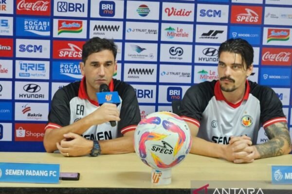 Pelatih Semen Padang Almeida Berambisi Curi Tiga Poin dari Markas Persija Pelatih Semen Padang Almeida Berambisi Curi Tiga Poin dari Markas Persija