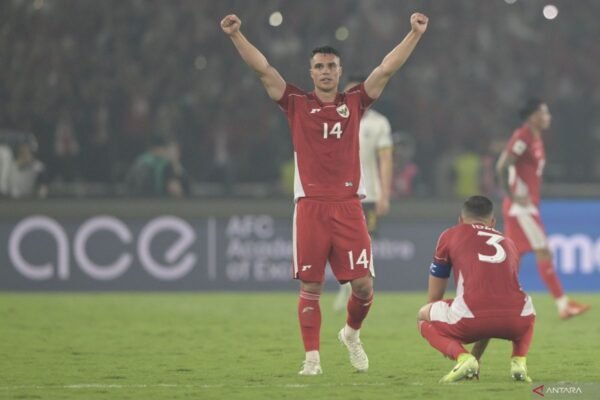Berikut adalah beberapa alternatif judul untuk artikel mengenai Erick Thohir dan Indonesia yang memastikan tempat di putaran keempat kualifikasi:

1. "Erick Thohir Ungkap Rasa Syukurnya atas Keberhasilan Indonesia di Kualifikasi Putaran Keempat"
2. "Syukur Erick Thohir: Indonesia Lolos ke Putaran Keempat Kualifikasi"
3. "Pencapaian Indonesia: Erick Thohir Merayakan Keberhasilan di Kualifikasi Putaran Keempat"
4. "Erick Thohir: Kualifikasi Putaran Keempat, Sebuah Prestasi yang Patut Disyukuri"
5. "Keberhasilan Indonesia di Kualifikasi: Erick Thohir Menyatakan Rasa Syukurnya"

Semoga alternatif judul ini bermanfaat!