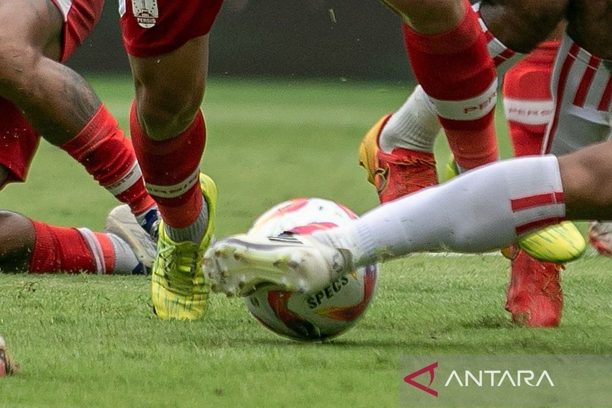 Berikut beberapa alternatif judul untuk pertandingan yang melibatkan Myanmar dan Timor Leste dengan latar belakang drama delapan gol:

1. "Pertandingan Empat Gol: Drama Memikat Myanmar vs Timor Leste"
2. "Delapan Gol, Satu Drama: Duel Seru Myanmar dan Timor Leste"
3. "Laga Tak Terlupakan: Myanmar dan Timor Leste Bersaing dalam Drama Delapan Gol"
4. "Aksi Tak Terduga: Myanmar dan Timor Leste Sajikan Pertandingan Delapan Gol"
5. "Drama Gol: Myanmar vs Timor Leste Tercipta dalam Laga Menggugah"
6. "Banjir Gol! Myanmar dan Timor Leste Beradu Energi di Laga Seru"
7. "Pertarungan Epik: Delapan Gol Menghiasi Laga Myanmar dan Timor Leste"

Semoga salah satu dari judul-judul ini sesuai dengan yang Anda cari!
