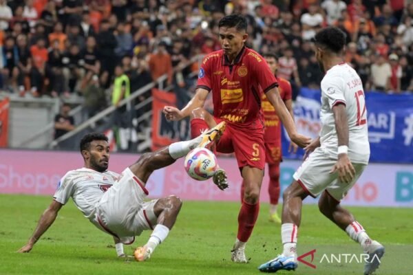 Gol Rizky Ridho ke Gawang Arema FC Masuk Nominasi Puskas Award 2025" dapat diubah menjadi:

"Rizky Ridho Sukses Masuk Nominasi Puskas Award 2025 Berkat Gol Memukau ke Gawang Arema FC
