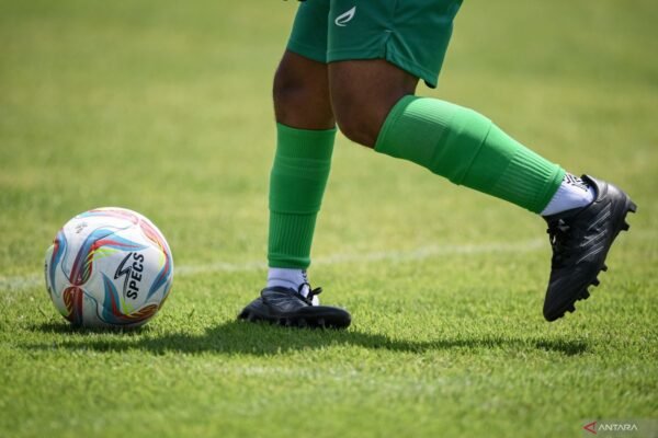 Here are some alternate titles you could consider:

1. "Indonesia Targeting Top Four in 2026 World Cup Qualifiers"
2. "Asia's Ambition: Indonesia Aims for a Spot in the 2026 World Cup Top Four"
3. "Indonesia Sets Sights on Qualifying for the 2026 World Cup: Aiming for Top Four Finish"
4. "Meta Indonesia: Dreaming of a Top Four Finish in the 2026 World Cup Qualifiers"
5. "Indonesia's Quest for Glory: Aiming for the World's Elite in 2026 World Cup Qualification"
6. "Indonesia Eyes a Top Four Spot in the Race for the 2026 World Cup"
7. "Road to 2026: Indonesia's Ambitious Goal for World Cup Qualification"
8. "Indonesia Pursues Top Four Position in 2026 World Cup Qualification Journey"

Feel free to mix and match elements from these suggestions!